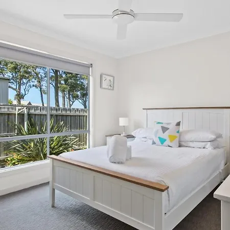 Pelican House Lakes Entrance Exterior photo