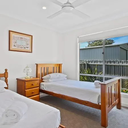 Pelican House Lakes Entrance Exterior photo